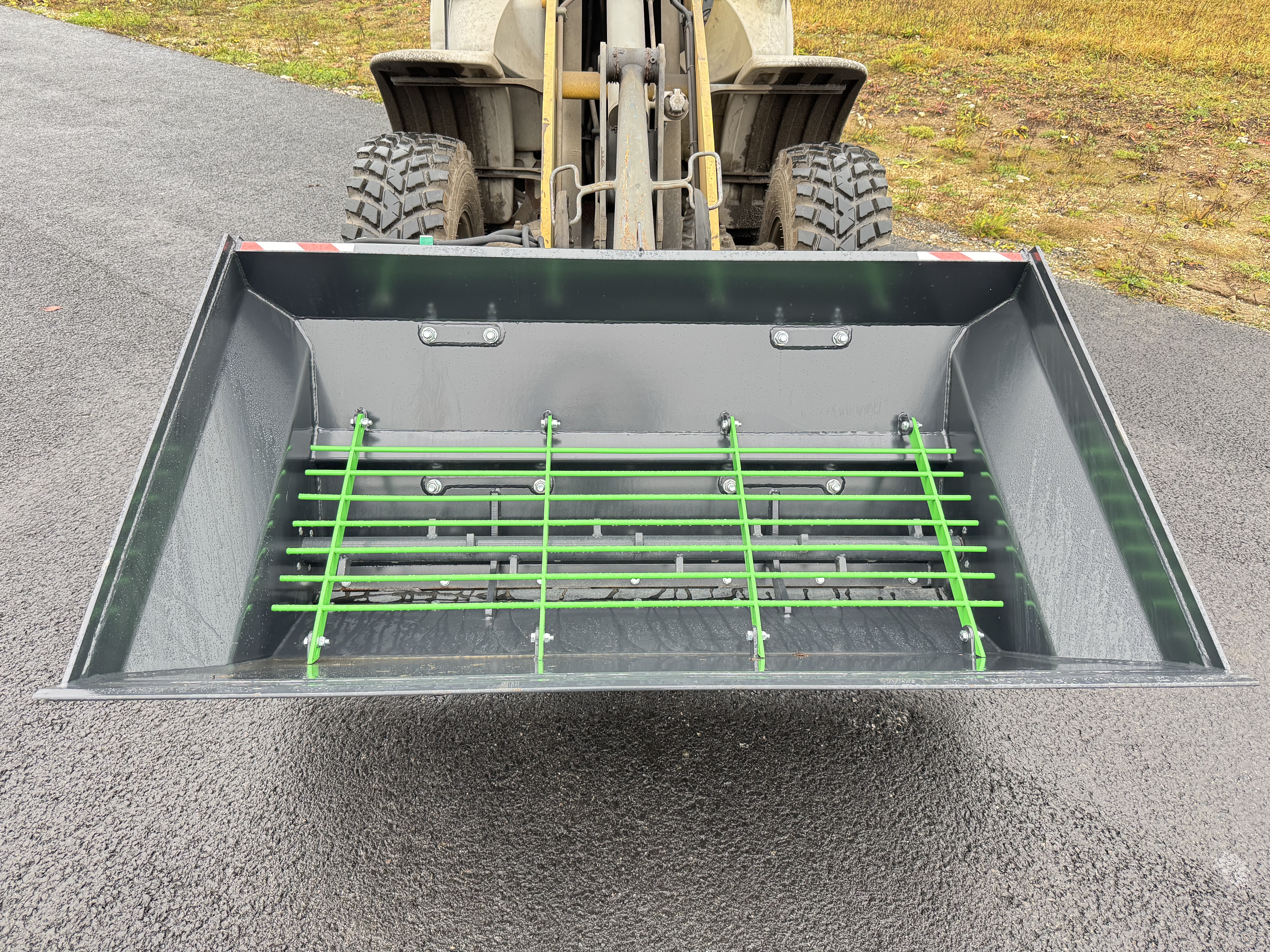 Sandspreder  frontmontert < 2500 mm