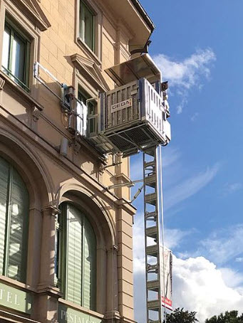 Person og materialheis kapasitet < 700 kg