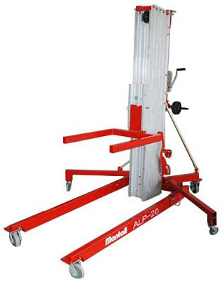 Montasjeheis med håndvinsj < 300 kg løfter < 7 m